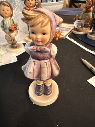 Hummel  Which Hand Girl