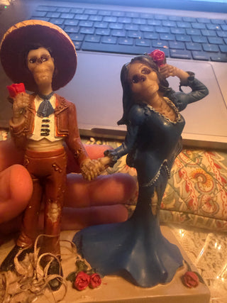 Day of the Dead Holding Hand Skulls