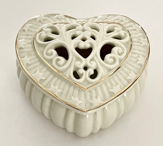 Lenox Ivory Porcelain pierced valentine heart trinket /jewel box with Lid gold trim