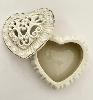Lenox Ivory Porcelain pierced valentine heart trinket /jewel box with Lid gold trim
