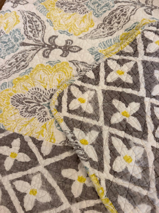Grey/Yellow Quilt