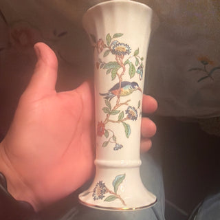 Aynsley Bone China Pembroke Pattern 8 7/8 Bud Vas Made in England