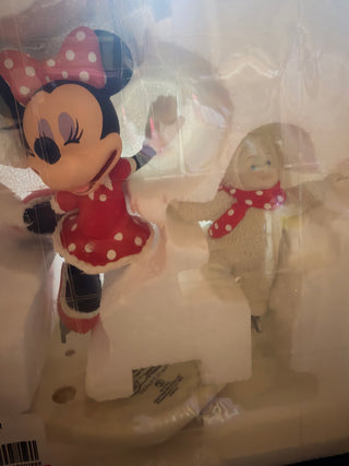 Snowbabies Disney "Minnie and Me Skating "The Guest Collection Department 56 Retired