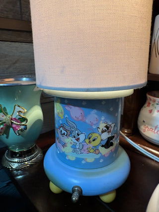 Vintage children's Loony Tunes lamp w/shade & light bulb