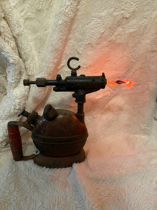 Oil lamp with bulb