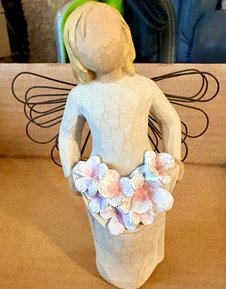 Willow Tree figurine is the "Angel of Spring" sculpted by Susan Lordi. 