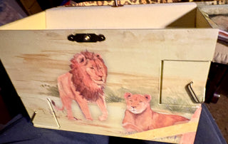Charming Music Box Wild animals with Leopard Plays Born Free