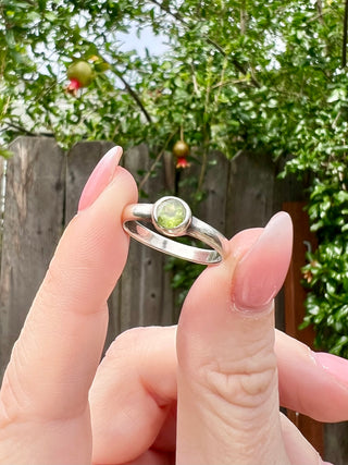 925 Peridot Bezel Ring Sz 7