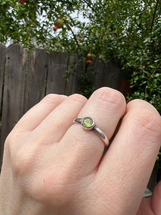 925 Peridot Bezel Ring Sz 7