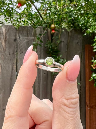 925 Peridot Bezel Ring Sz 7