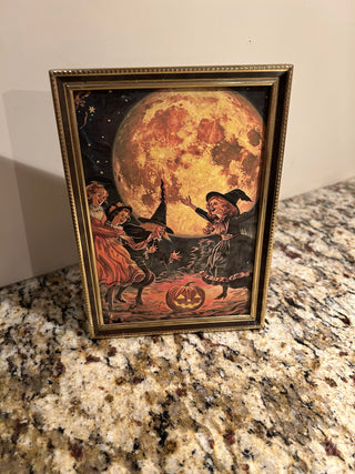 Vintage Frame Gold w/ Black Trim, Full Moon