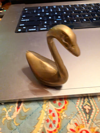Mini Brass Swan Figurine – Approx. 3"  A charming little brass swan with a graceful shape and warm metallic finish. At approximately 3 inches