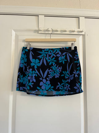 y2k vs mini skirt