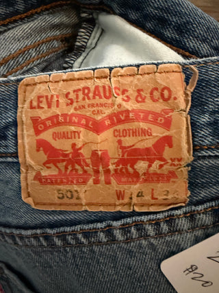 Distressed Levi’s 501 (34x34)