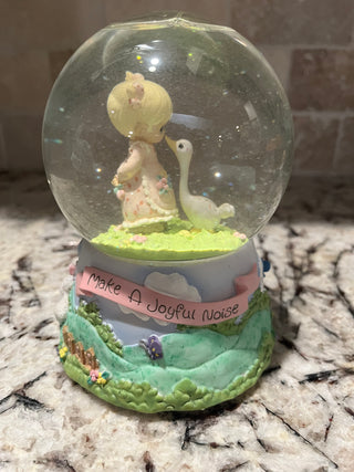 Vintage Precious Moments Musical Joyful Noise Snow Globe