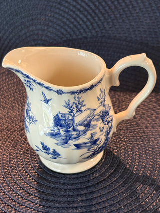Churchill creamer