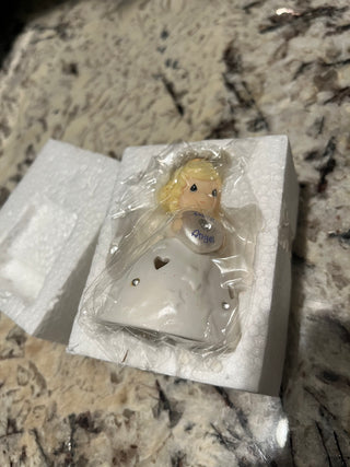 Vintage Precious Moments April Angel Avon Exclusive