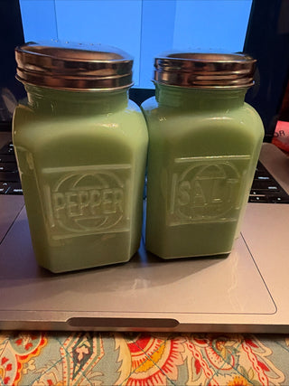 Green Jadeite Depression Style Glass Salt & Pepper Shakers Vintage Kitchen