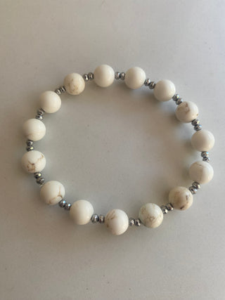 White and gold beaded bracelet