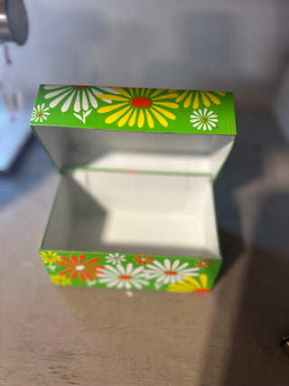 VTG flower power recipe box w/dividers