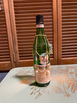 Pearl/gold wine bottle cover