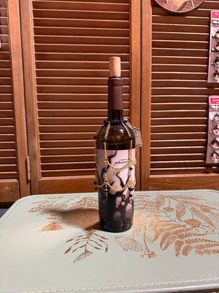 Black/gold wine bottle cover