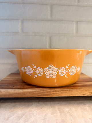 vintage Pyrex Butterfly Gold round handled casserole dish 475