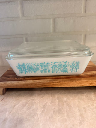 Pyrex Amish butterprint large refrigerator dish