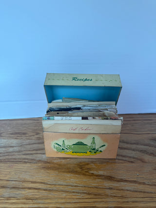 1950s/60s recipe box with recipes