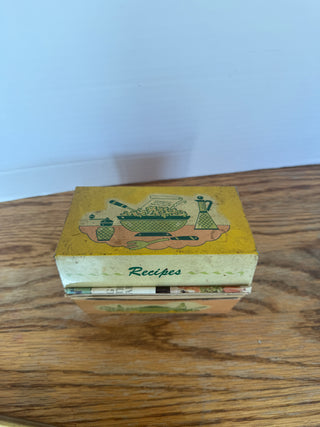 1950s/60s recipe box with recipes