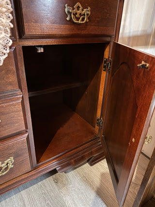 American Drew Queen Anne Style China Cabinet