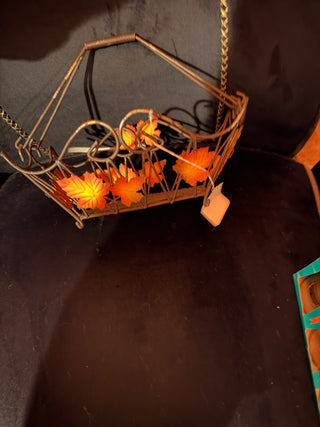 EUC Vintage Harvest Autumn Decor Metal Basket / Napkinholder Fall Leaves