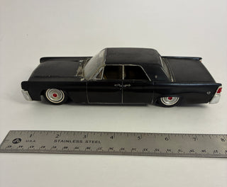 Built 1961 Lincoln Continental Model Car Kit