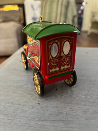 1981 Hallmark Keepsake "Rooftop Deliveries