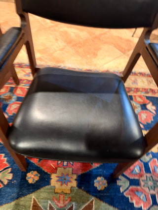 Vintage Gunlocke Mid-Century Modern walnut black arms Chair – Walnut Arms & Black Upholstery