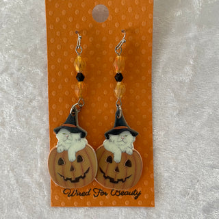Halloween earrings, cats on pumpkins