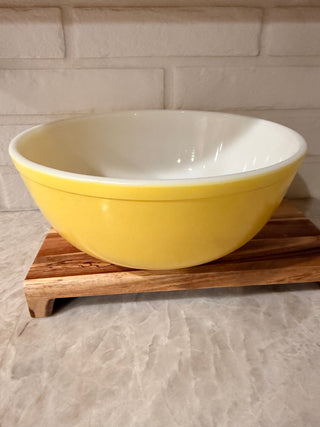 Vintage Pyrex primary Yellow 404