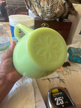 Vintage Jeannette Jadeite approx. 33 ounces / 4 cups Pitcher with Sunflower Base VV