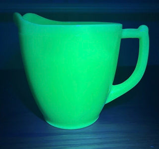 Vintage Jeannette Jadeite approx. 33 ounces / 4 cups Pitcher with Sunflower Base VV