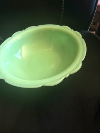 Rare Vintage McKee Jadelite Large 8.5" Serving Bowl Scalloped Edge Glowy Glass VV