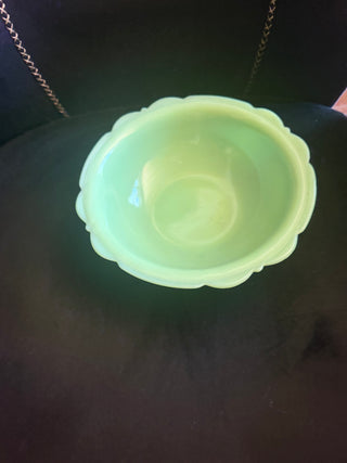 Rare Vintage McKee Jadelite Large 8.5" Serving Bowl Scalloped Edge Glowy Glass VV
