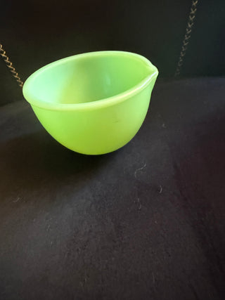 Vintage Jadelite 1 .5 cup Stand Mixing bowl with Pour Spout VV