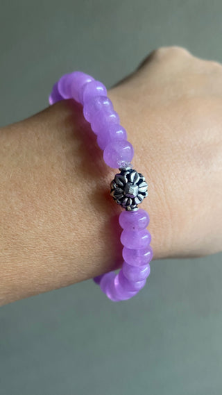 Purple/silver flower charm beaded bracelet