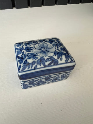 Blue and white porcelain trinket box
