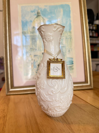 Lenox Cream Textured Bud Vase – Embossed Floral & Scroll Design with Gold Accent