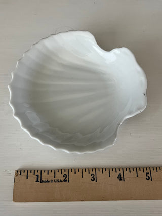 Ceramic white shell trinket dish