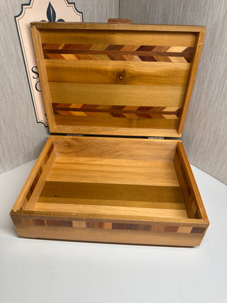 Vintage MCM Mixed Wood Marquetry Keepsake Box