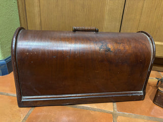 1918 Singer Sewing Machine w/ wooden cover