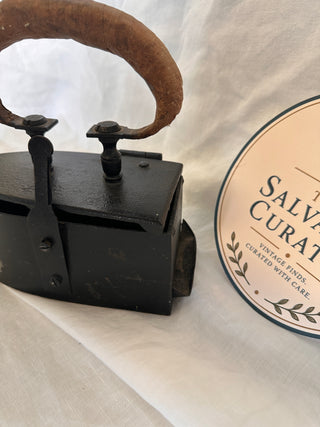 19thC Charcoal Clothes Iron Hinged Lid Grate 9.25” Cast Iron Sad Iron