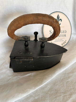 19thC Charcoal Clothes Iron Hinged Lid Grate 9.25” Cast Iron Sad Iron